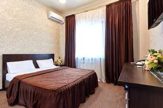 Отель Алтай Краснодар Двухместный номер с 1 кроватью и собственной ванной комнатой-1