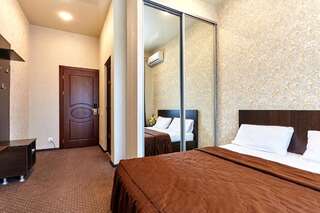 Отель Алтай Краснодар Двухместный номер с 1 кроватью и собственной ванной комнатой-3